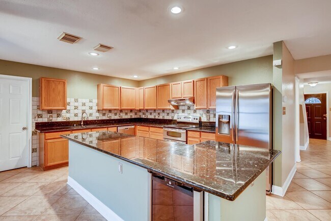 Foto del edificio - 4 bedroom located 6 miles from Randolph Ai...