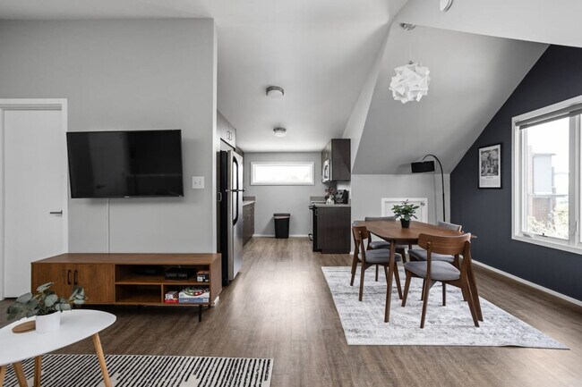 Foto del edificio - 1125 E 10th St