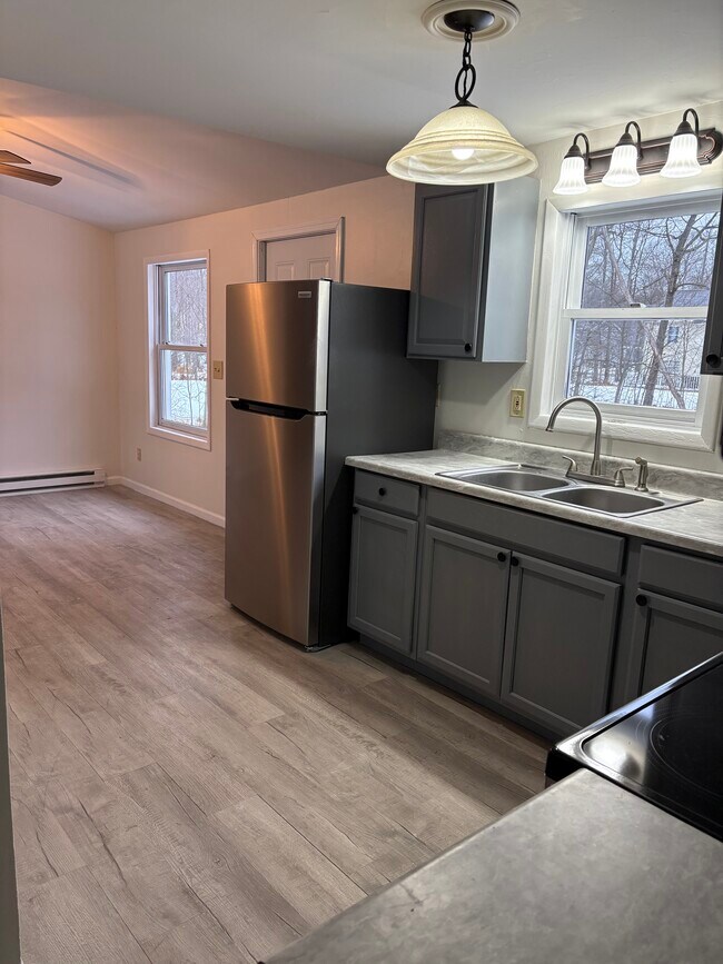 Foto del edificio - 4161 Romeo Rd