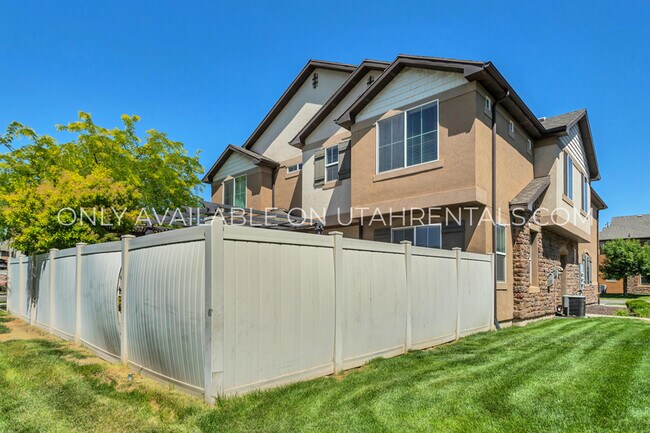 Building Photo - 1011 Castleton Dr