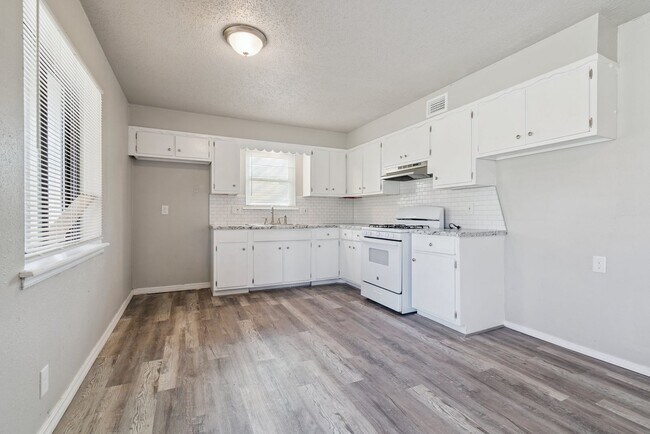 Building Photo - 3 bed, 1 bath home in OKC,OK