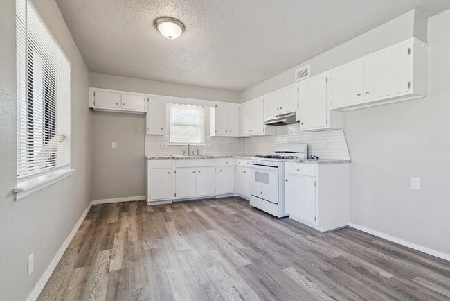 Foto del edificio - 3 bed, 1 bath home in OKC,OK