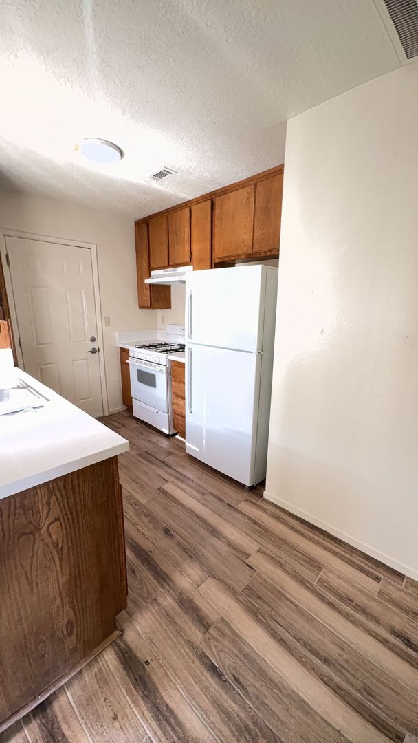 Foto del edificio - SUPER CUTE 1 BEDROOM SEQUOIA VILLAS APARTMENTS