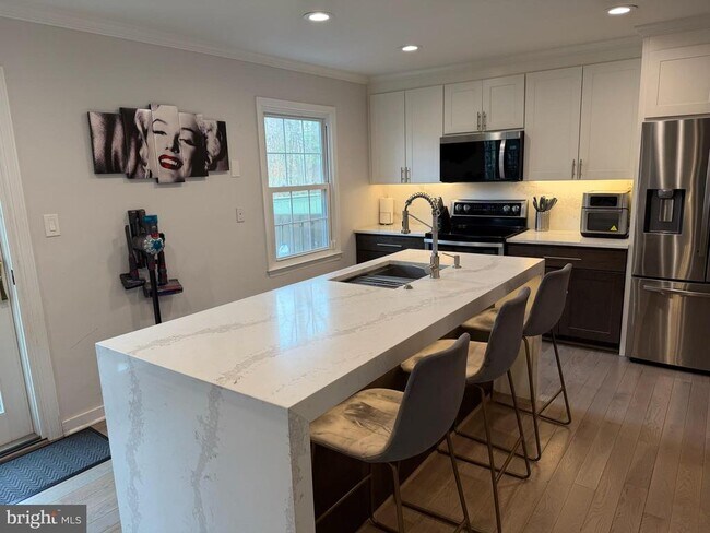 Foto del edificio - 9666 Masterworks Dr