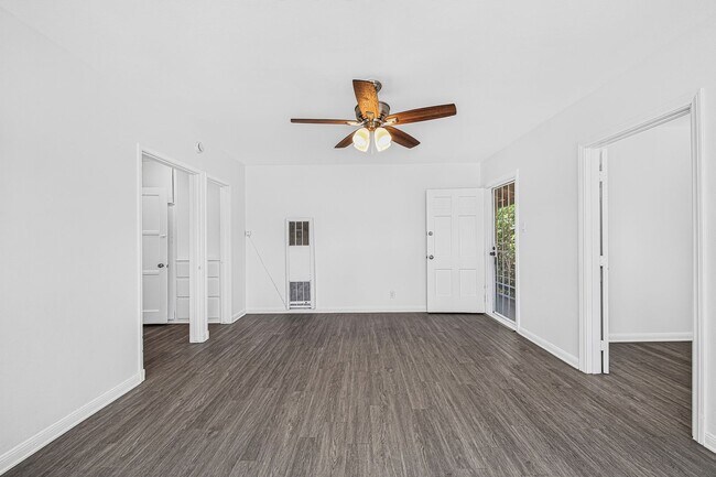 Foto del edificio - 530 W 9th St