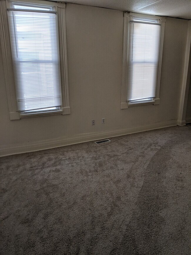 Building Photo - 1033 Euclid Ave