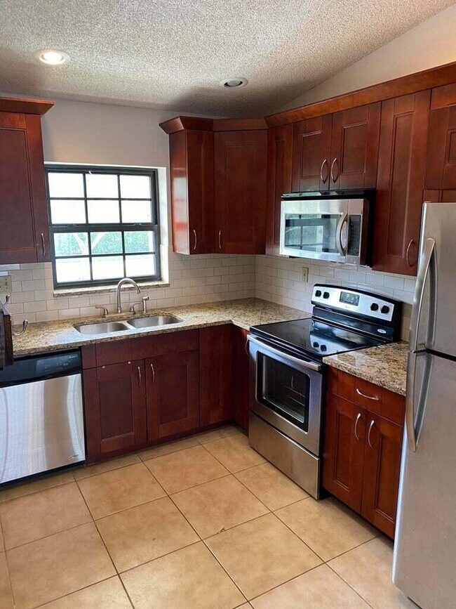 Building Photo - 2900 Olivewood Terrace