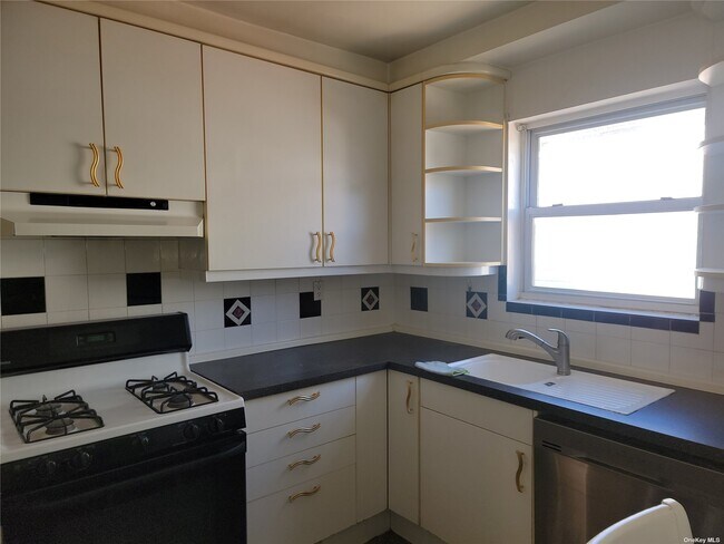 Foto del edificio - 84-64 161st St