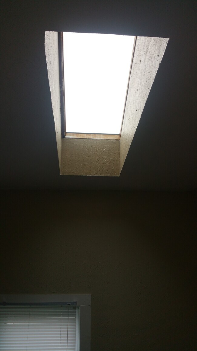 Foto del edificio - 2525 Kenwood Ave