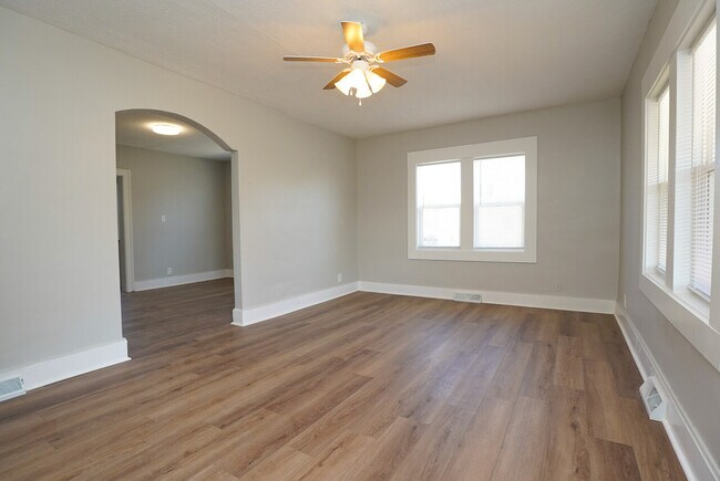 Building Photo - 2402 Milburn