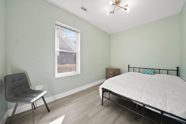 Foto del edificio - 4854 W Addison St