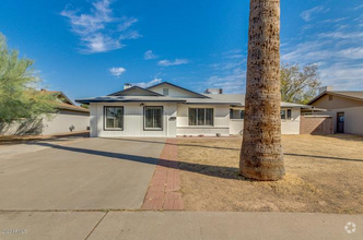 Building Photo - 110 W Del Rio Dr
