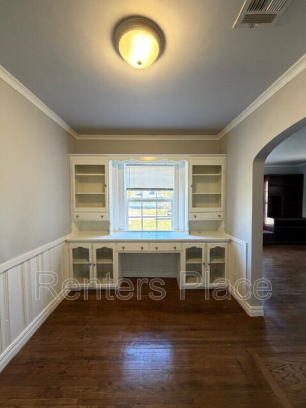 Building Photo - 1328 S Erie Ave