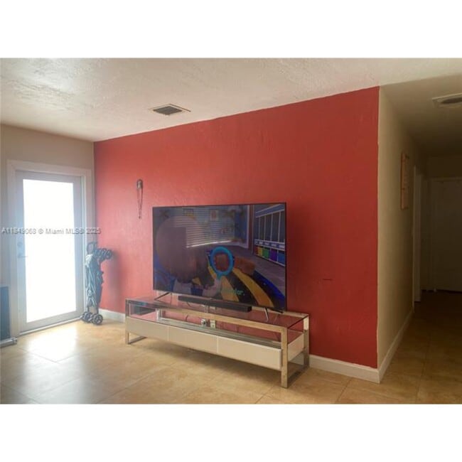 Building Photo - 10440 NW 28th Ct