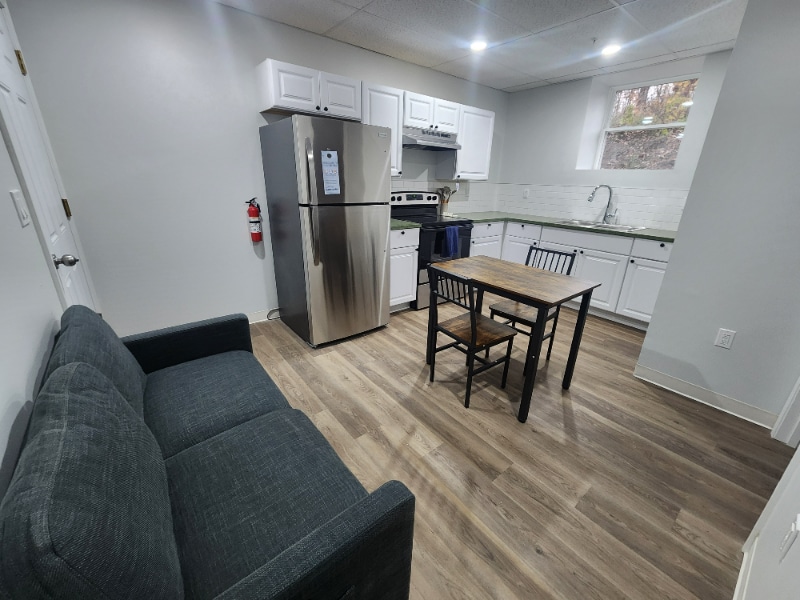 Primary Photo - 151 S Main St