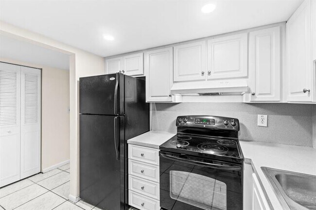 Foto del edificio - 253 S Cypress Rd