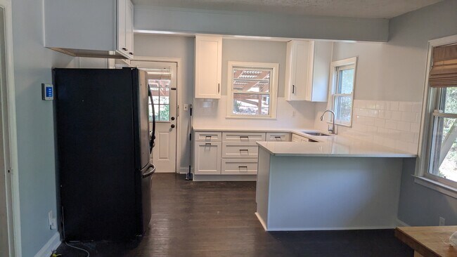 Kitchen - 307 Morgan Pl SE