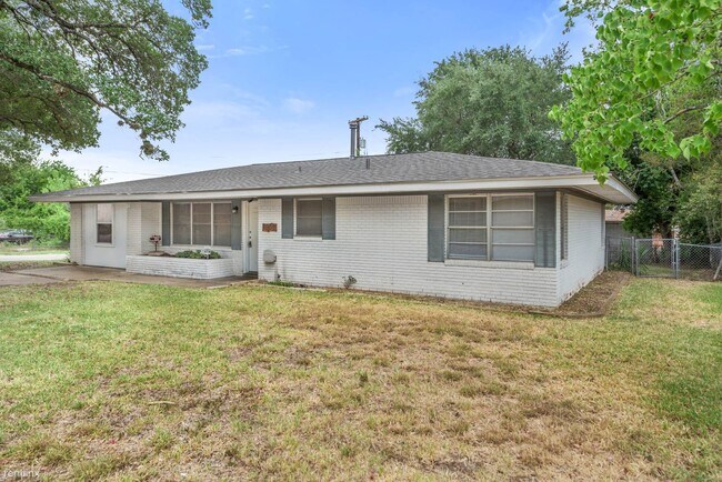 Building Photo - 4 br, 2 bath House - 200 Helena St