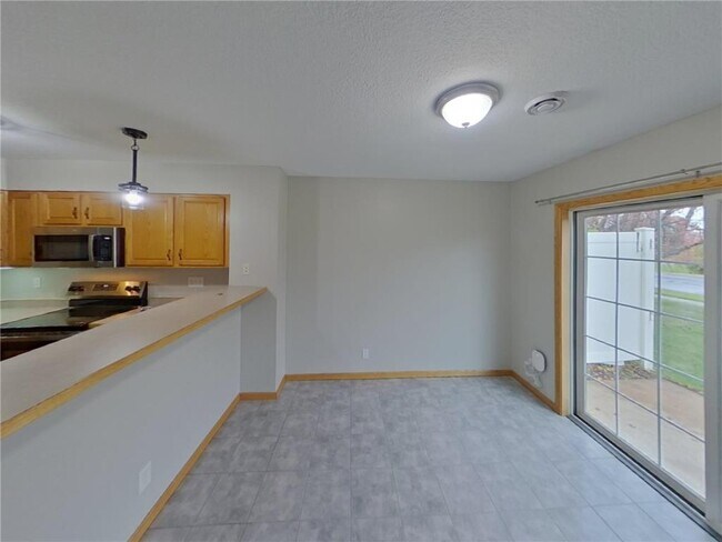 Foto del edificio - 13758 Flay Ave N