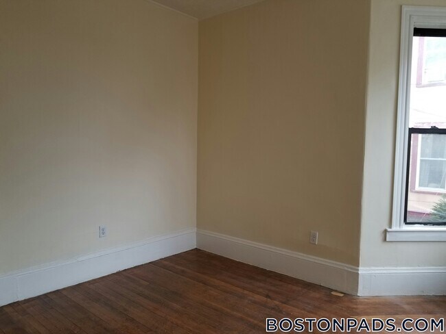 Building Photo - 81 Ruthven St