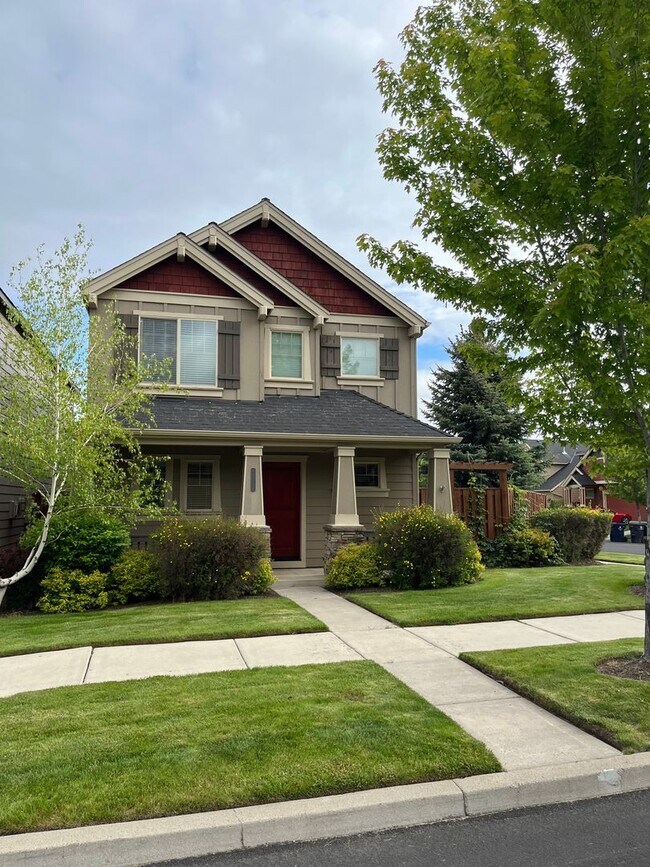 Foto del edificio - Spacious SE Bend 3 Bed/2.5 Bath on Corner ...