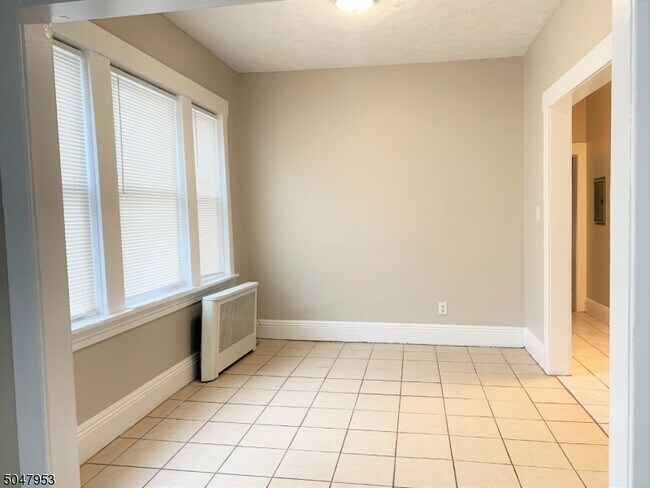 Foto del edificio - 204 Lakeview Ave