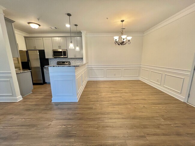 Building Photo - 2 Bedroom Condo in Lenox Village