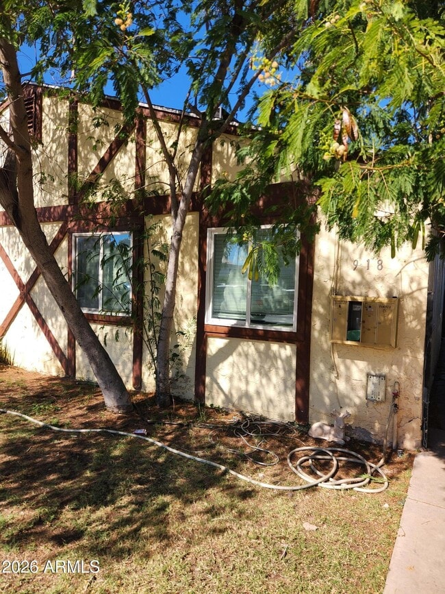 Building Photo - 918 E Garfield St