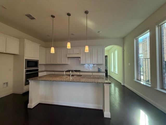 Foto del edificio - 18136 Lakefront Ct