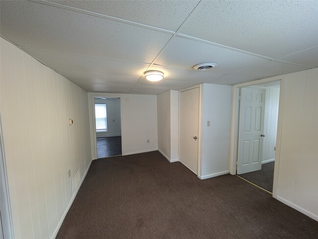 Building Photo - 1023 Cascade St