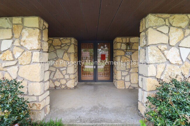 Building Photo - 3 Bed | 2 Bath in Central Tulsa!