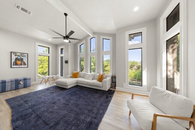 Foto del edificio - 6002 Mt Bonnell Rd