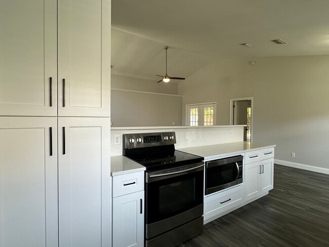 Building Photo - Updated Oviedo Home