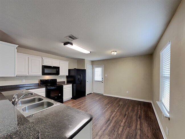 Foto del edificio - 4615 Snowdrop Ct