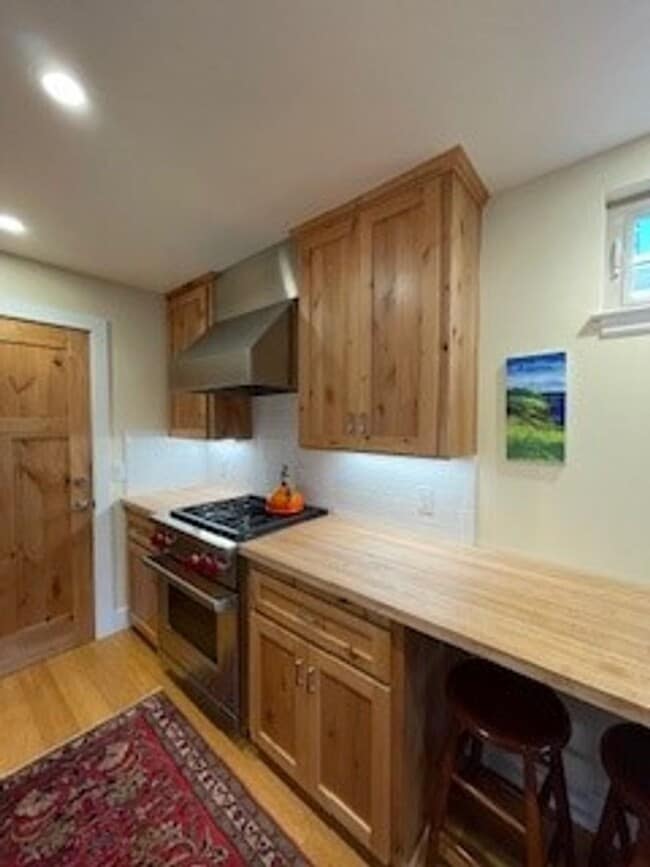 Building Photo - 481 Hillview St