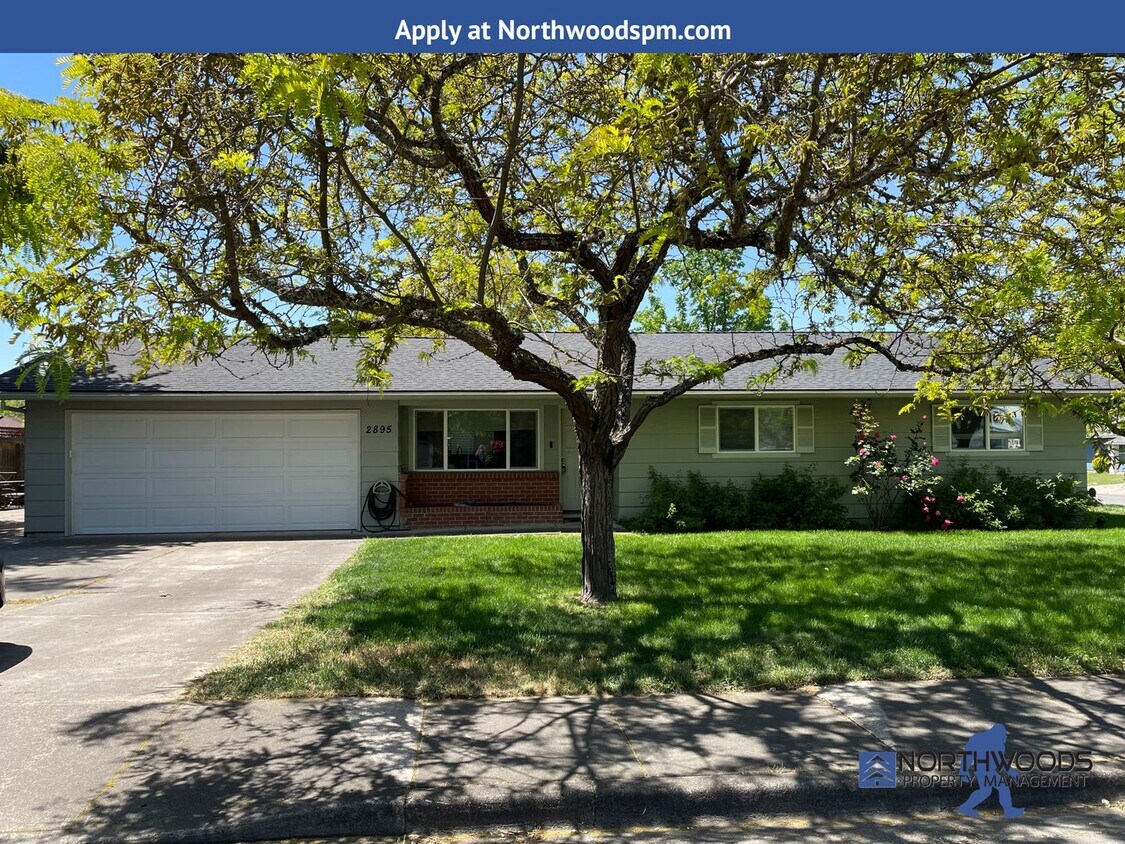 Primary Photo - Very Nice 3 Bedroom 2 Bath Home with a Det...