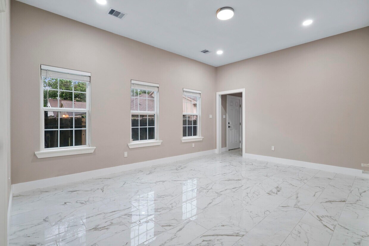 Building Photo - 23726 Summer Pine Dr