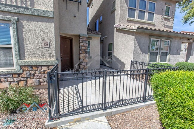 Foto del edificio - 2218 N 77th Dr