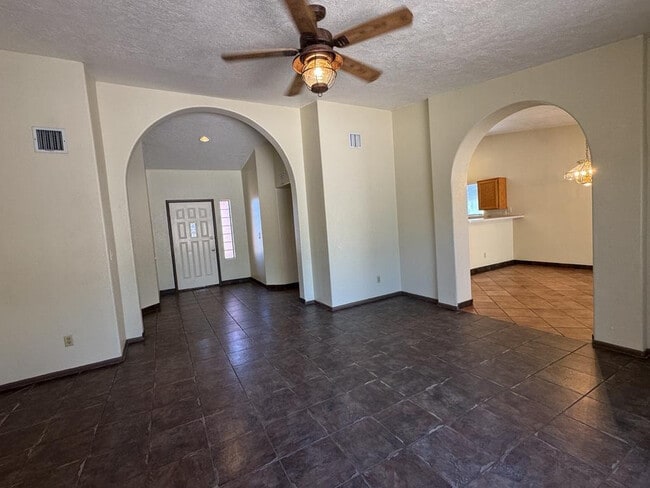 Foto del edificio - 4877 Los Reyes Dr