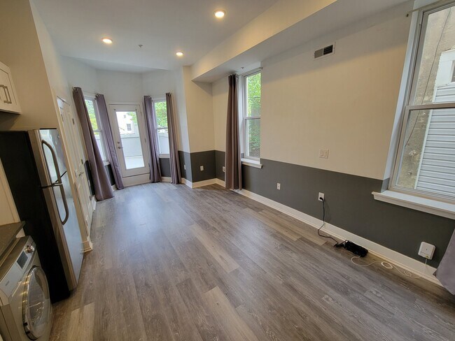 Building Photo - 2817 W Girard Ave