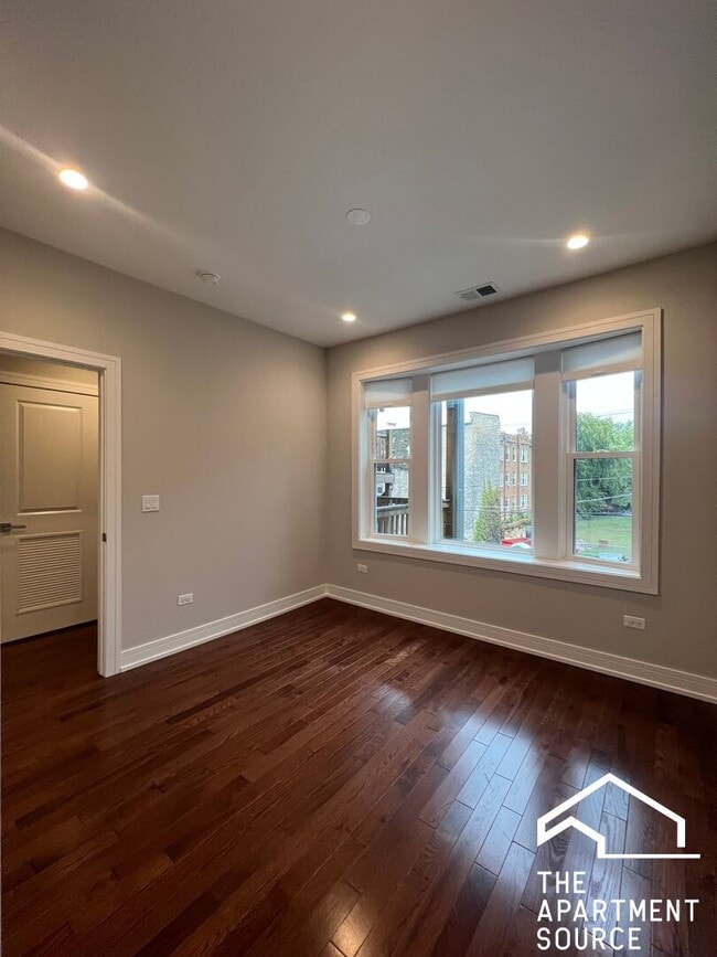 Foto del edificio - 4641 Malden St