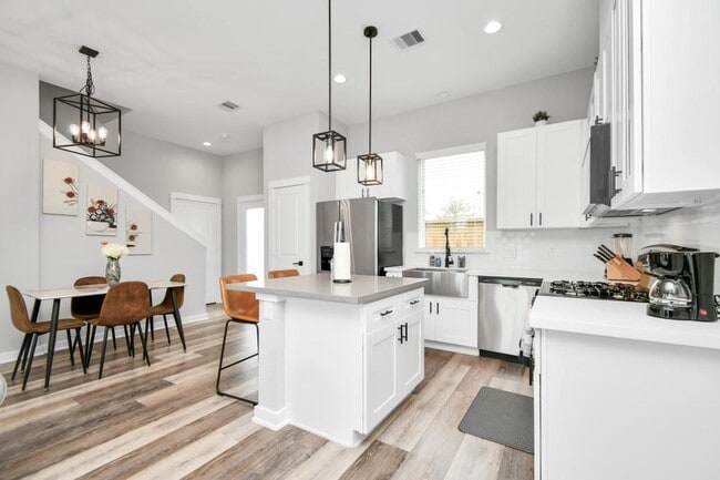 Foto del edificio - 407 Stonework Garden Ln
