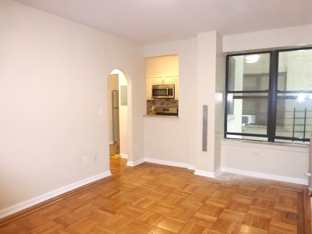 Primary Photo - 350 Sterling St