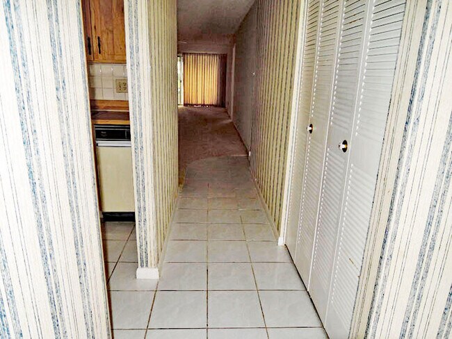 Foto del edificio - 1230 S Lakes End Dr