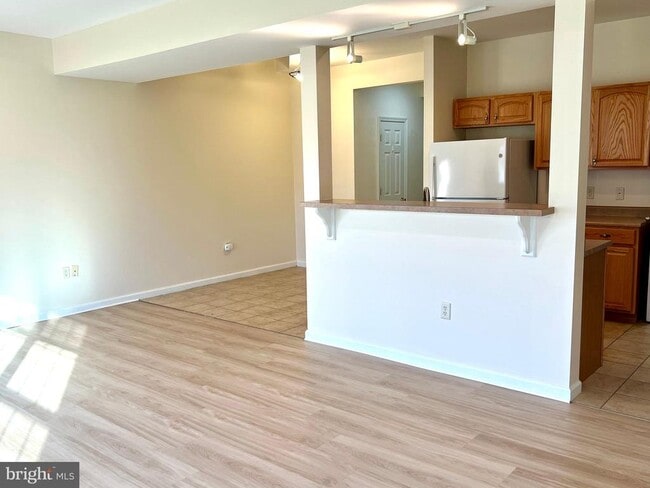 Building Photo - 2037 Powell Dr