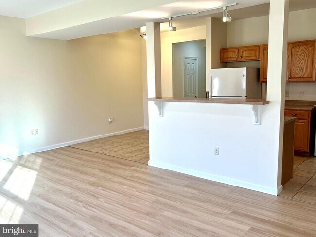 Foto del edificio - 2037 Powell Dr