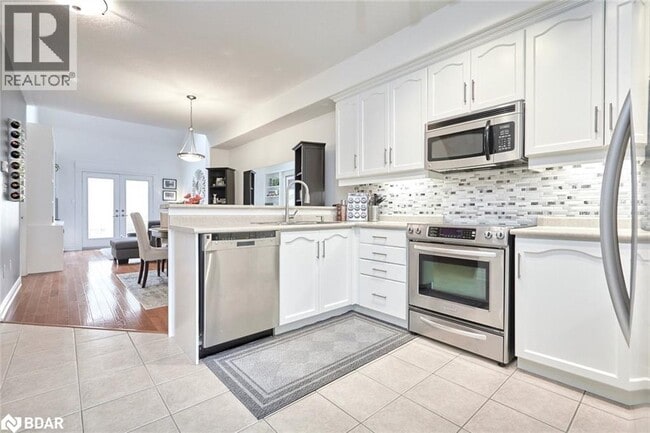 Building Photo - 125 Huronia Rd