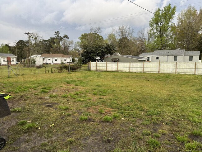 Foto del edificio - 305 Miller Blvd