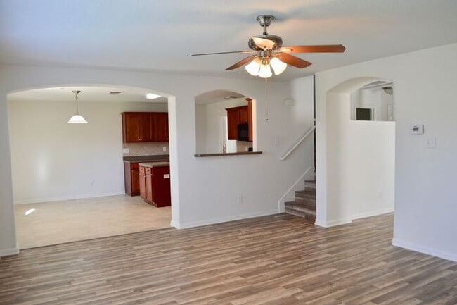 Foto del edificio - Amazing 4 bed 2 bath 2 story home in Hallie Heights!