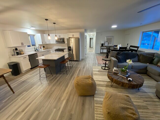 Living Room - 712 Larch St